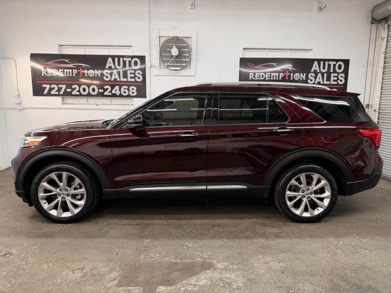 Used 2022 Ford Explorer Platinum w/ Equipment Group 601A AWD/4WD image 2