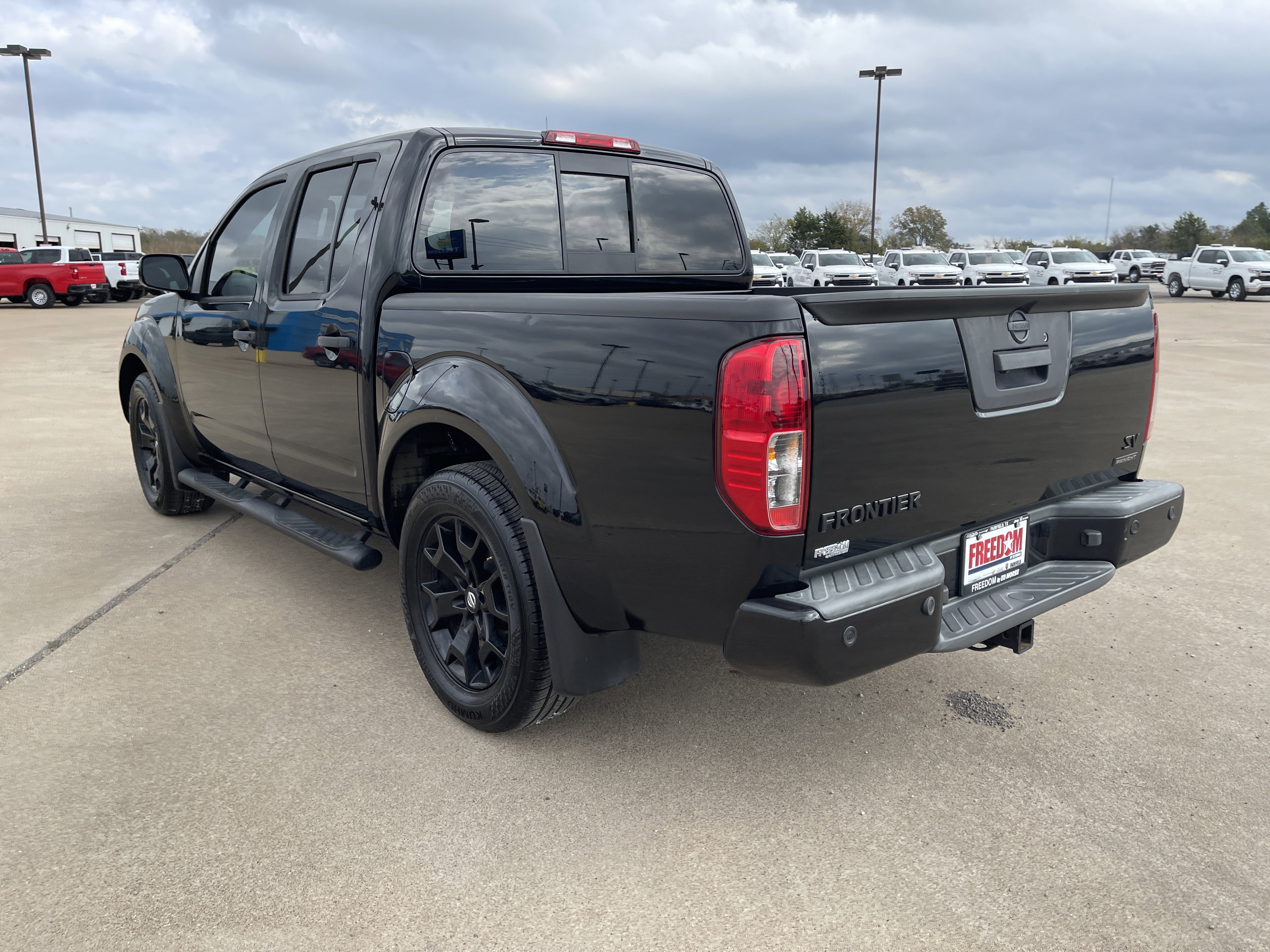 Used 2020 Nissan Frontier SV w/ Midnight Edition Floor Mats image 6