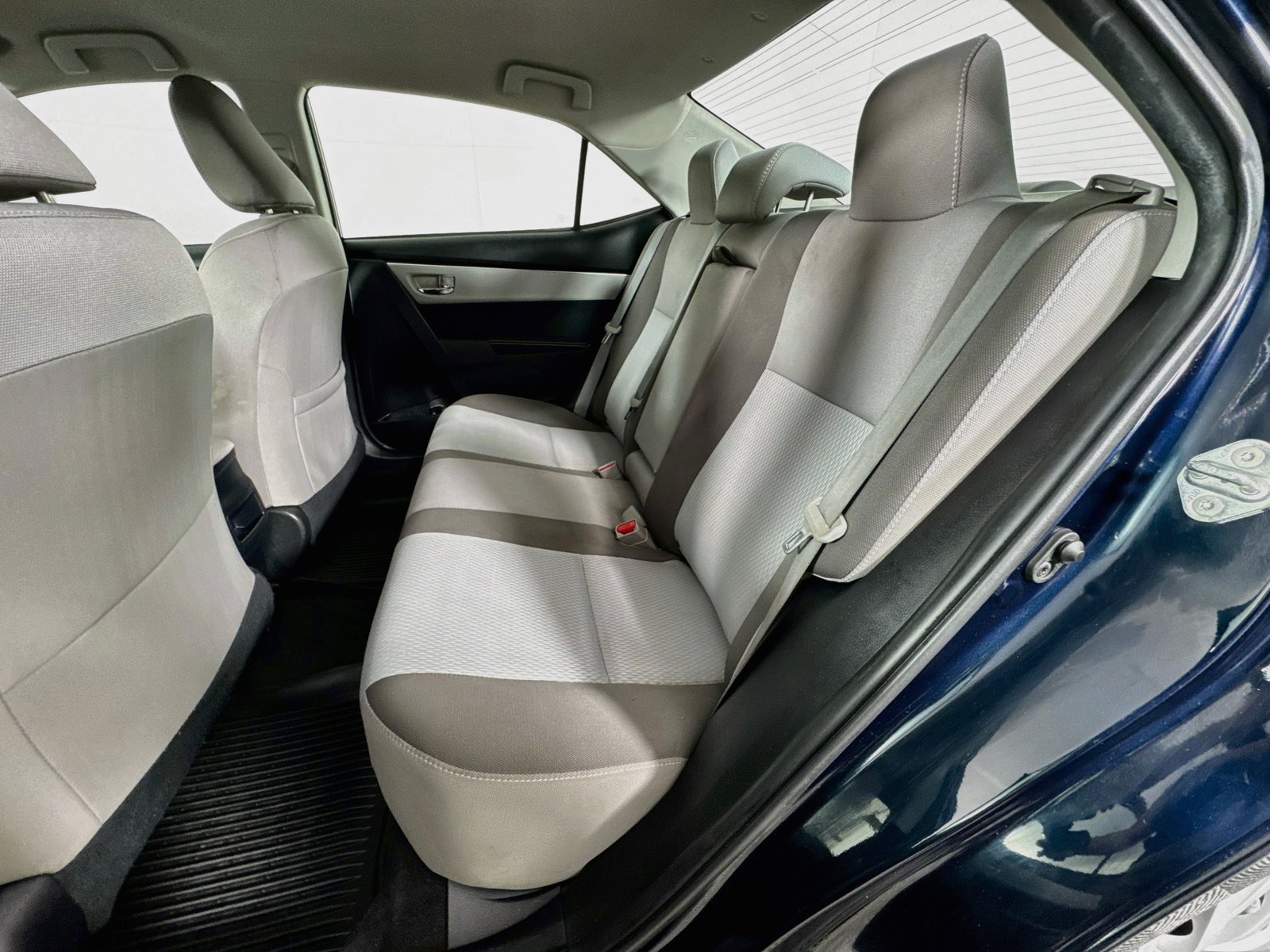 Used 2018 Toyota Corolla LE FWD image 22