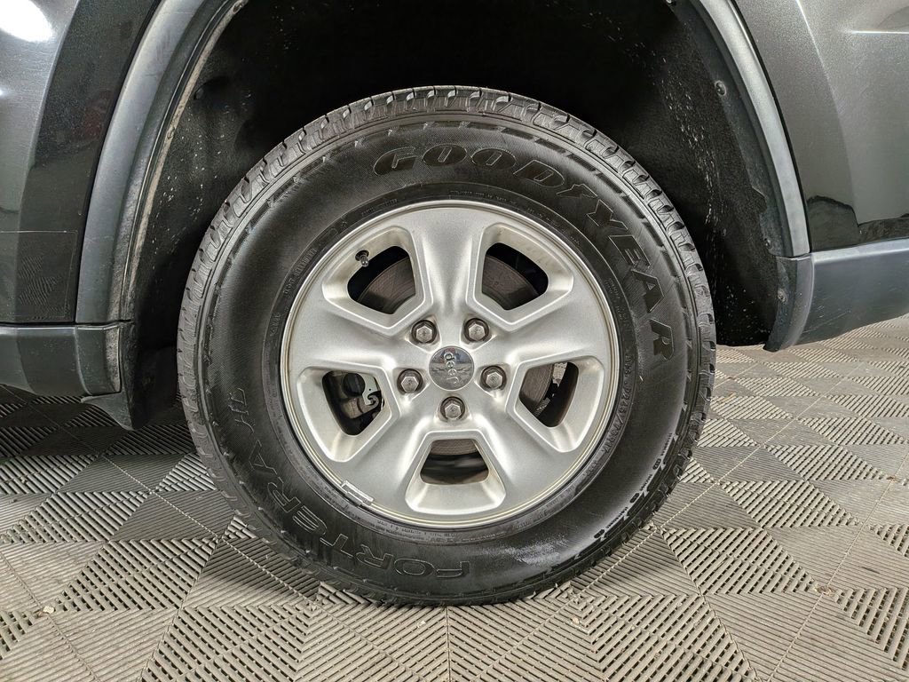 Used 2016 Jeep Grand Cherokee Laredo w/ Quick Order Package 23E image 12