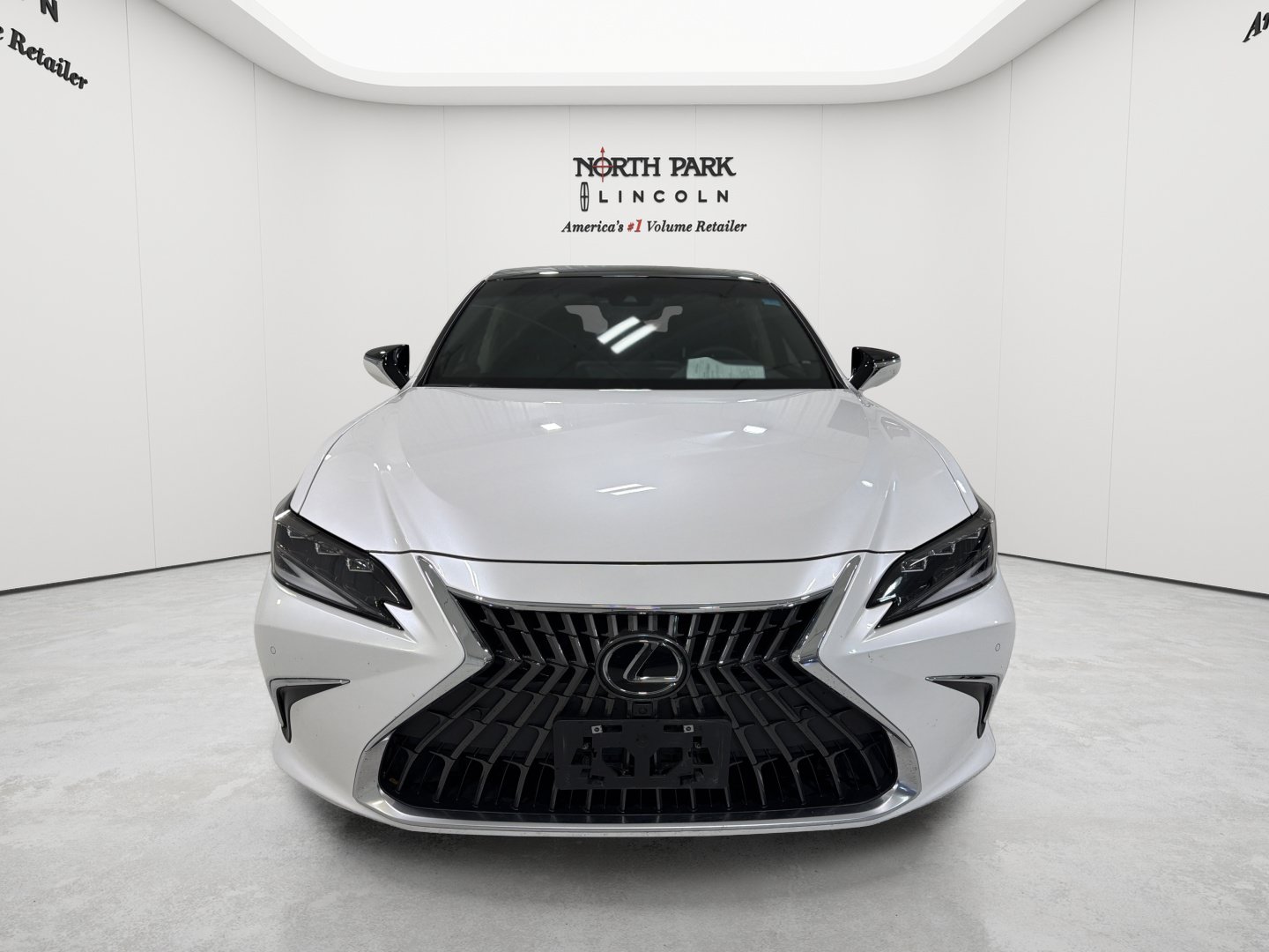 Used 2025 Lexus ES 350 Ultra Luxury w/ Accessory Package (Z2) FWD image 8