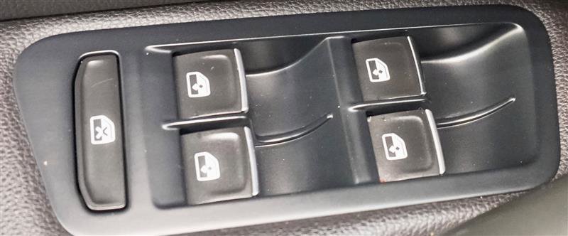 Used 2016 Volkswagen Golf R 4-Door image 31