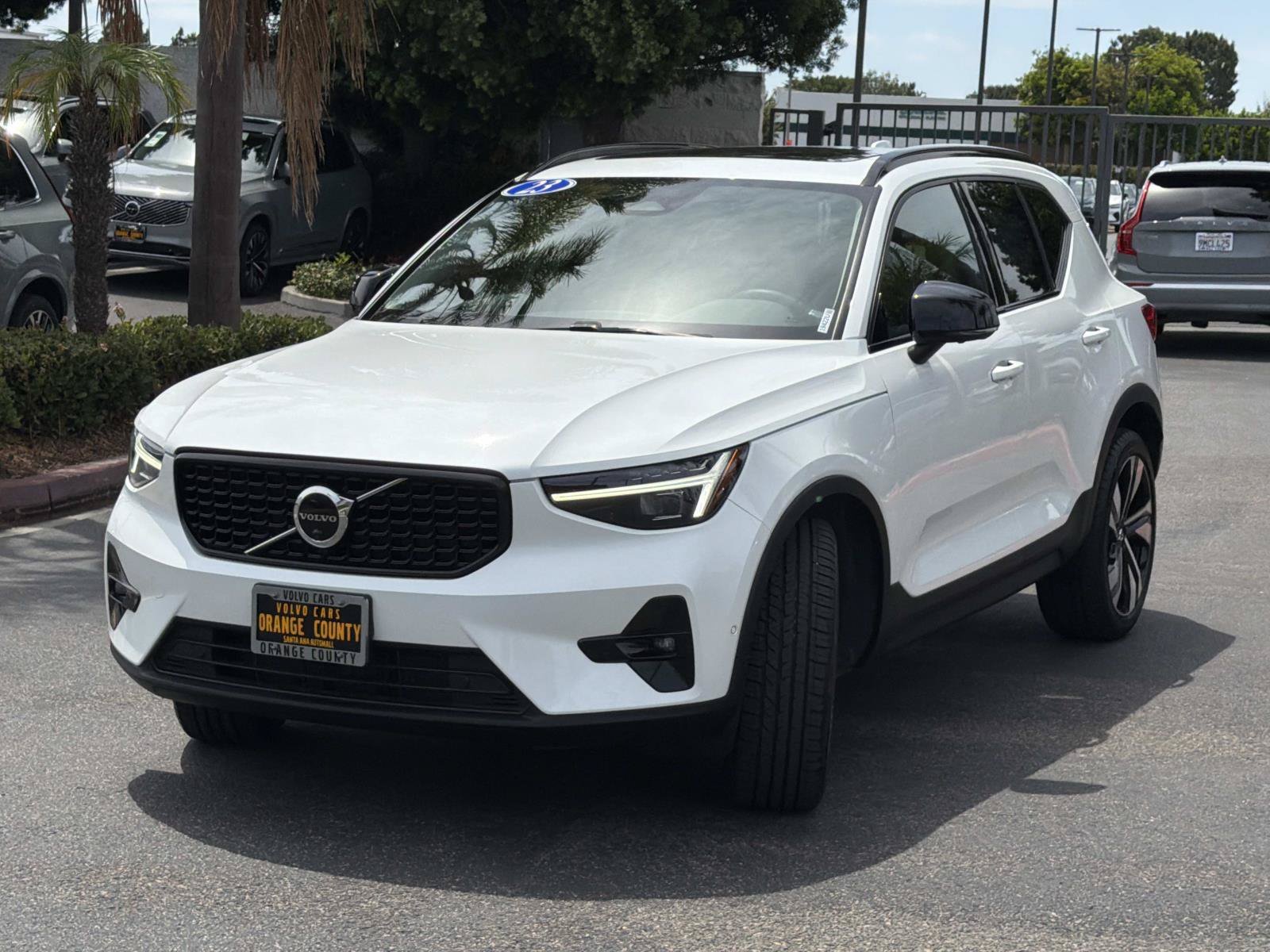 Certified 2023 Volvo XC40 B5 Ultimate AWD/4WD image 3