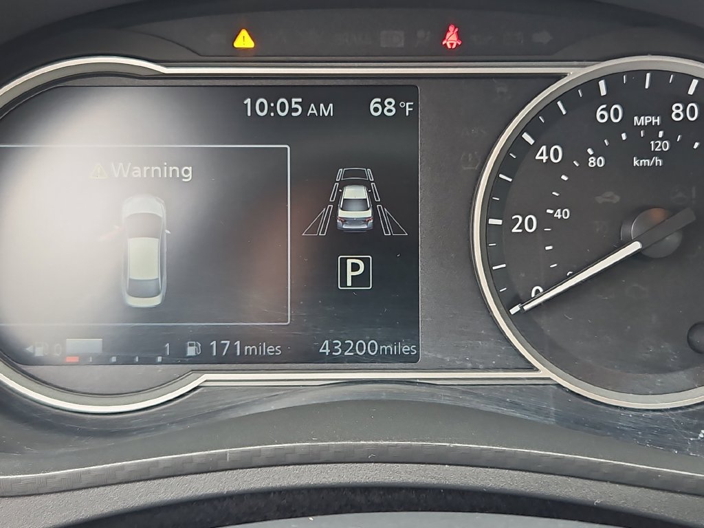 Used 2025 Nissan Versa SR FWD image 13