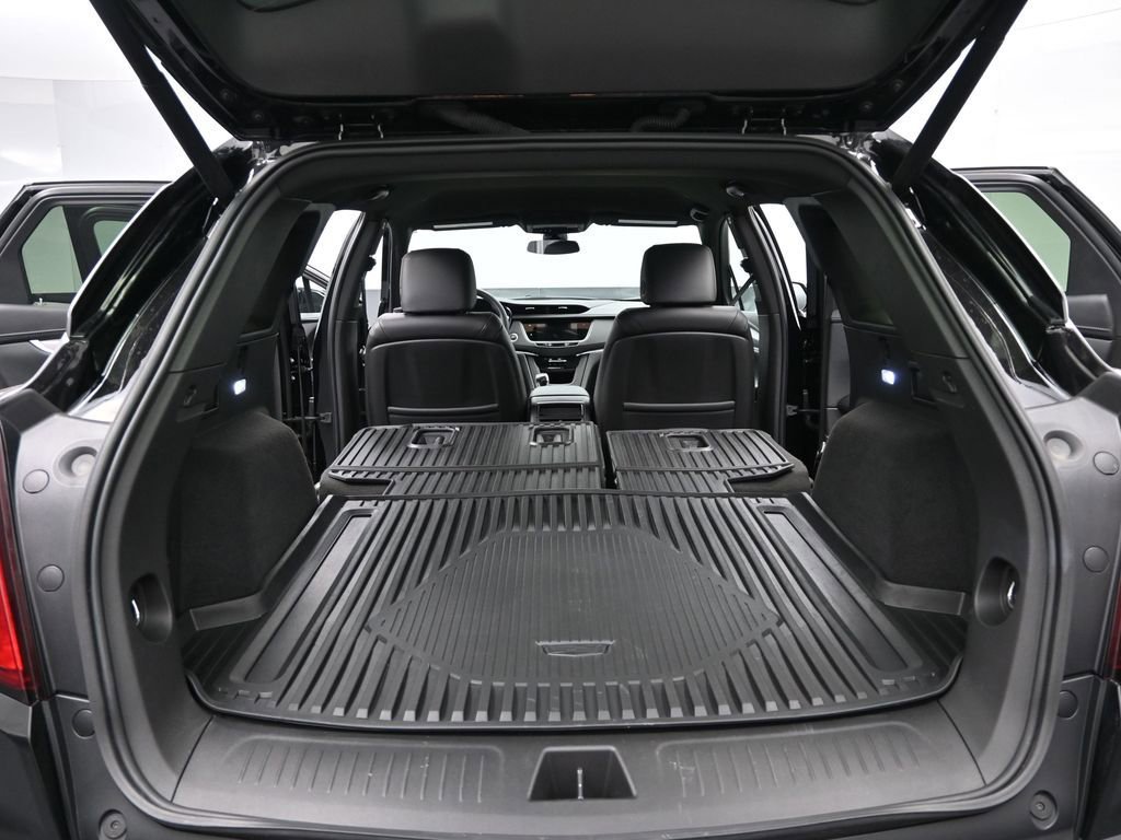 Certified 2025 Cadillac XT5 Luxury w/ LPO, Floor Liner Package AWD/4WD image 18