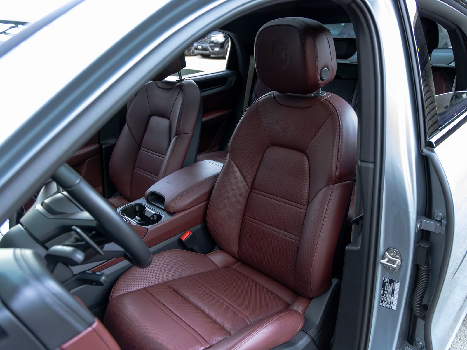 Used 2024 Porsche Cayenne S image 5