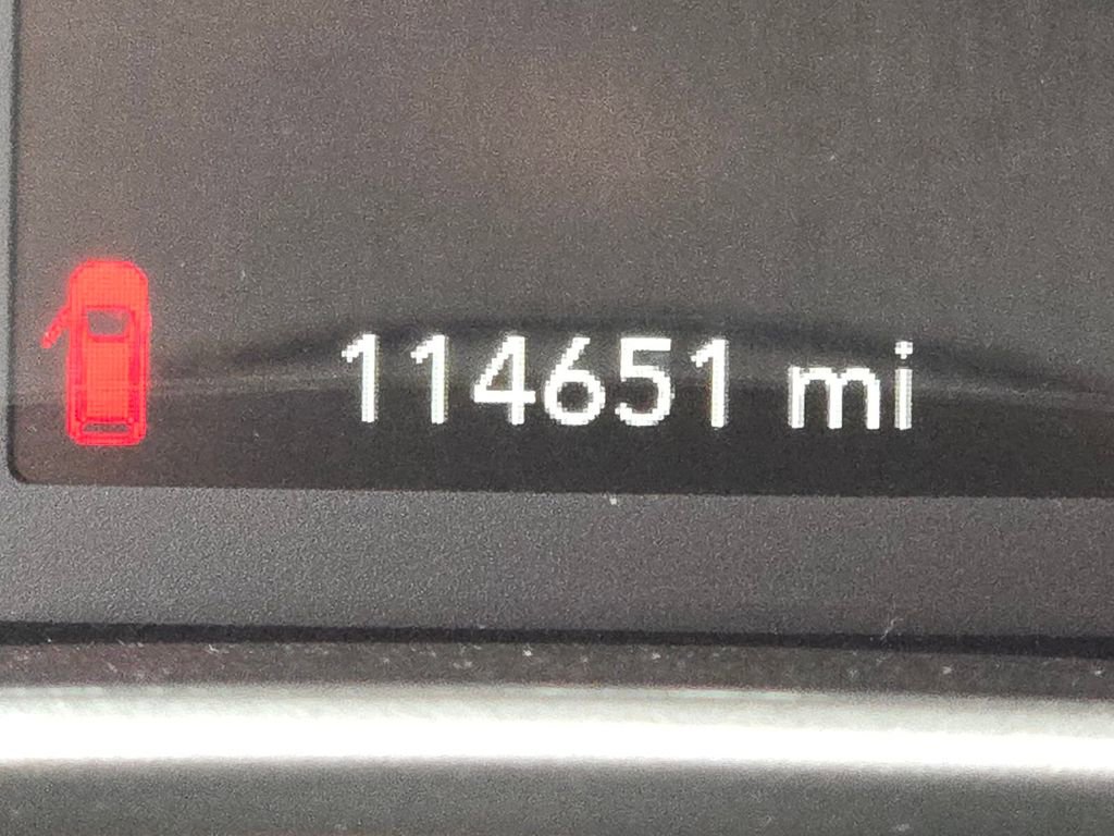 Used 2022 Chrysler Voyager LX image 32