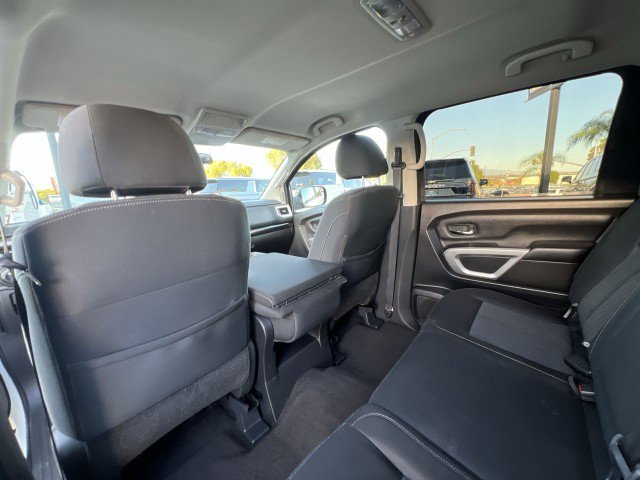 Used 2018 Nissan Titan SV image 20