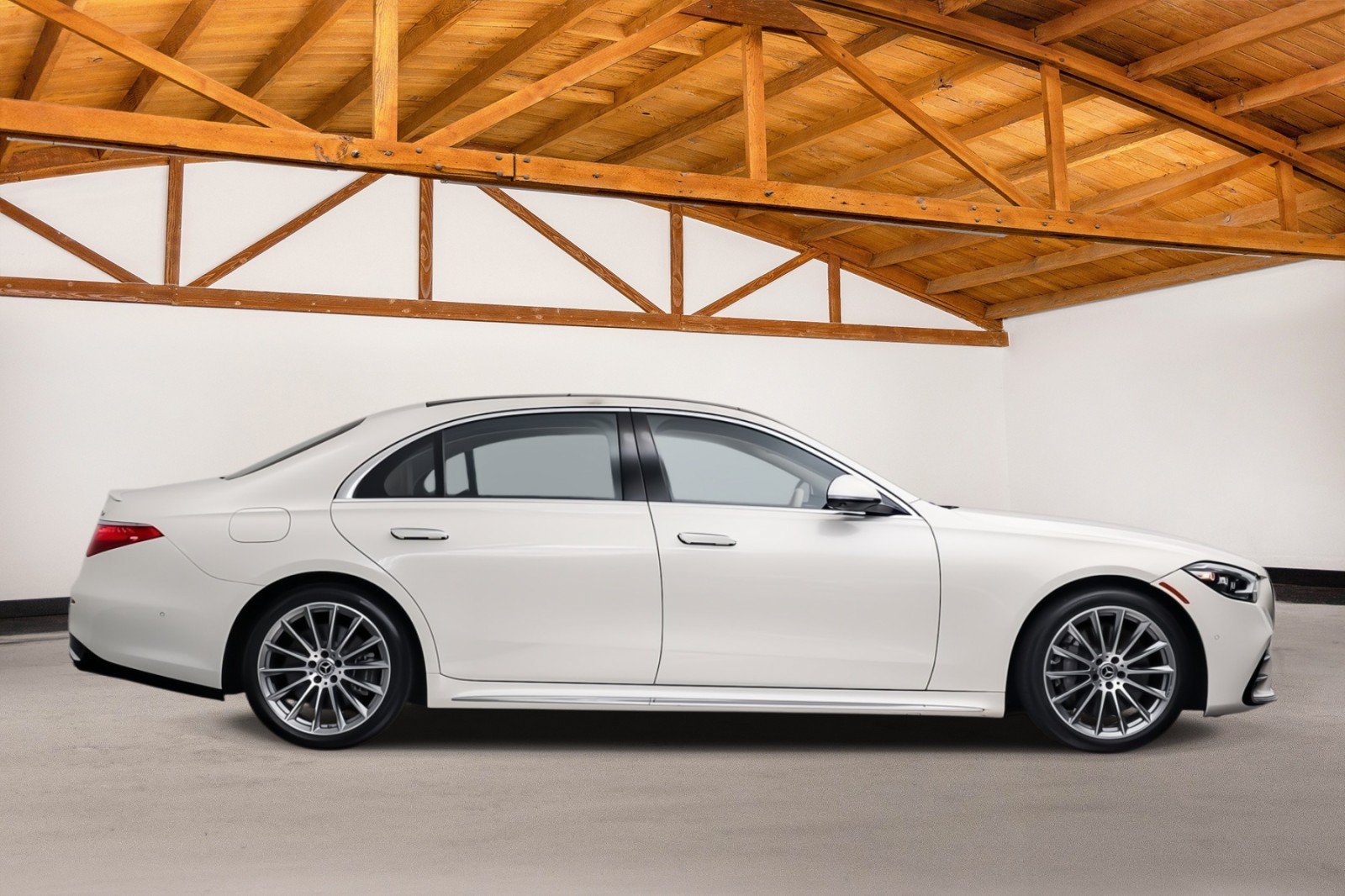 Used 2022 Mercedes-Benz S 500 4MATIC w/ AMG Line Package image 5