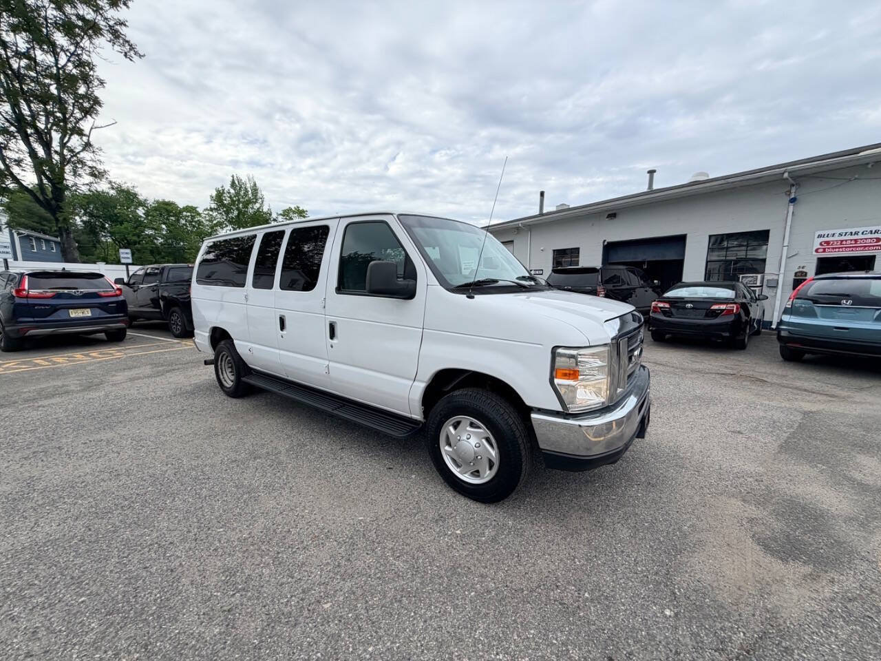 Used 2012 Ford E-350 and Econoline 350 XLT RWD image 6