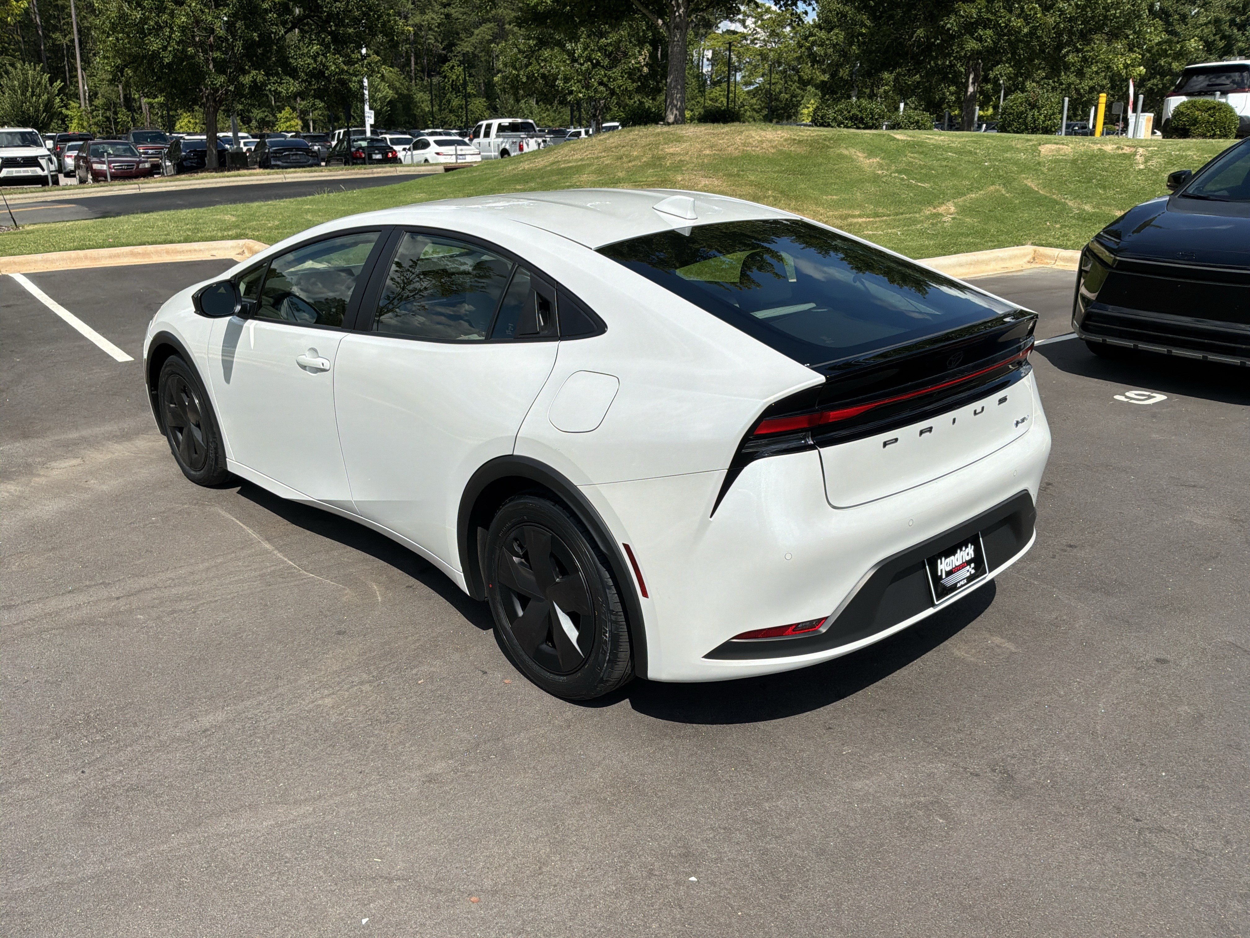 Used 2024 Toyota Prius LE FWD image 8