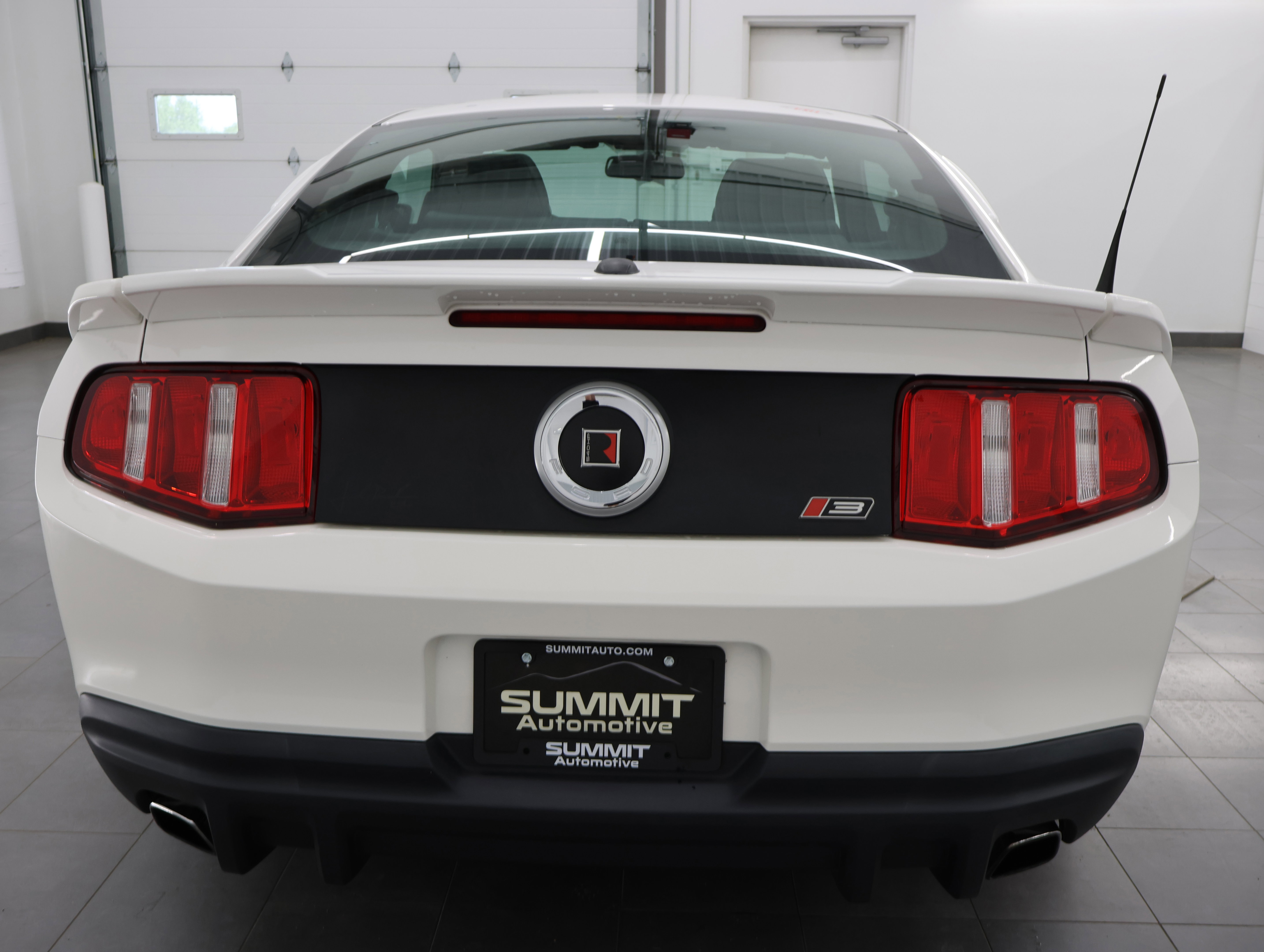 Used 2012 Ford Mustang GT Premium w/ HID Headlamps & Security Pkg RWD image 28