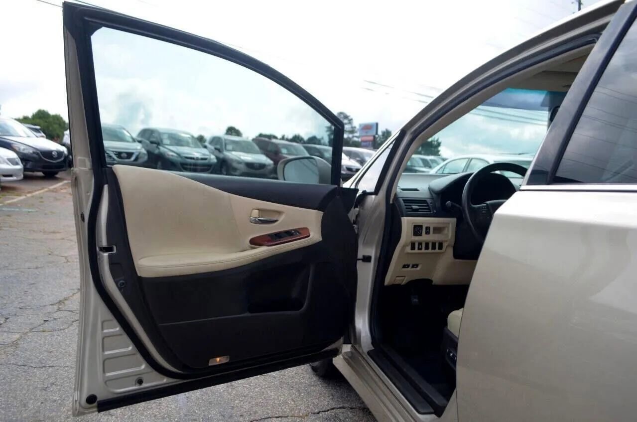 Used 2012 Lexus HS 250h image 17