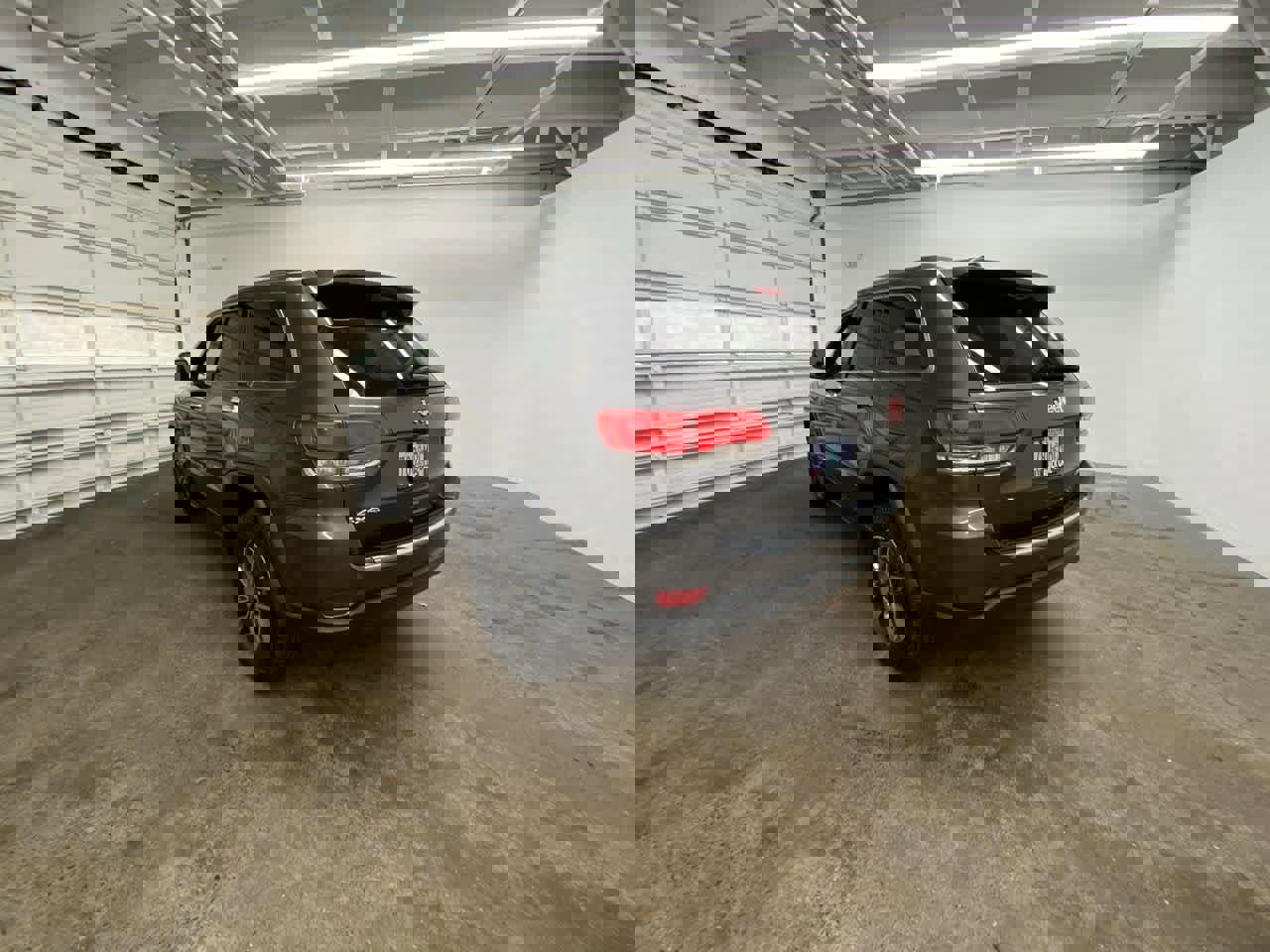 Used 2019 Jeep Grand Cherokee Limited w/ Luxury Group II image 4