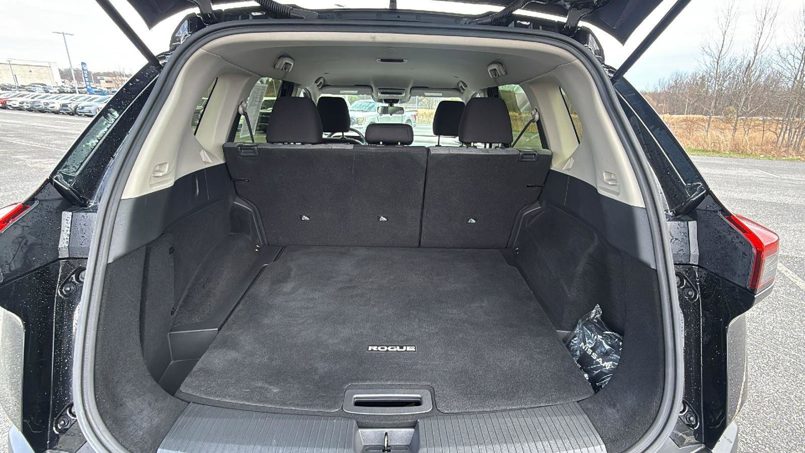 Used 2023 Nissan Rogue SV image 20