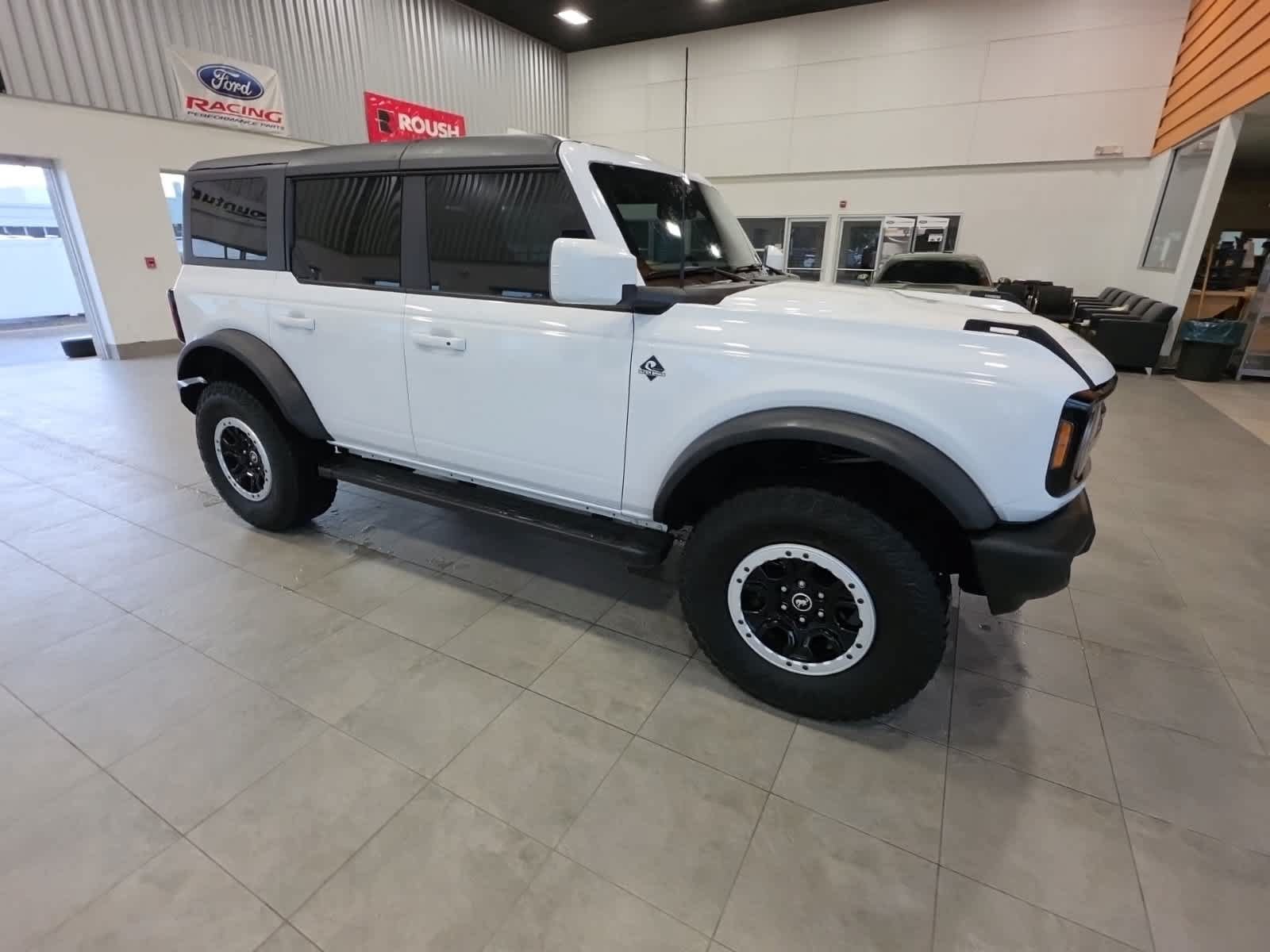 Used 2024 Ford Bronco Outer Banks w/ Sasquatch Package AWD/4WD image 6