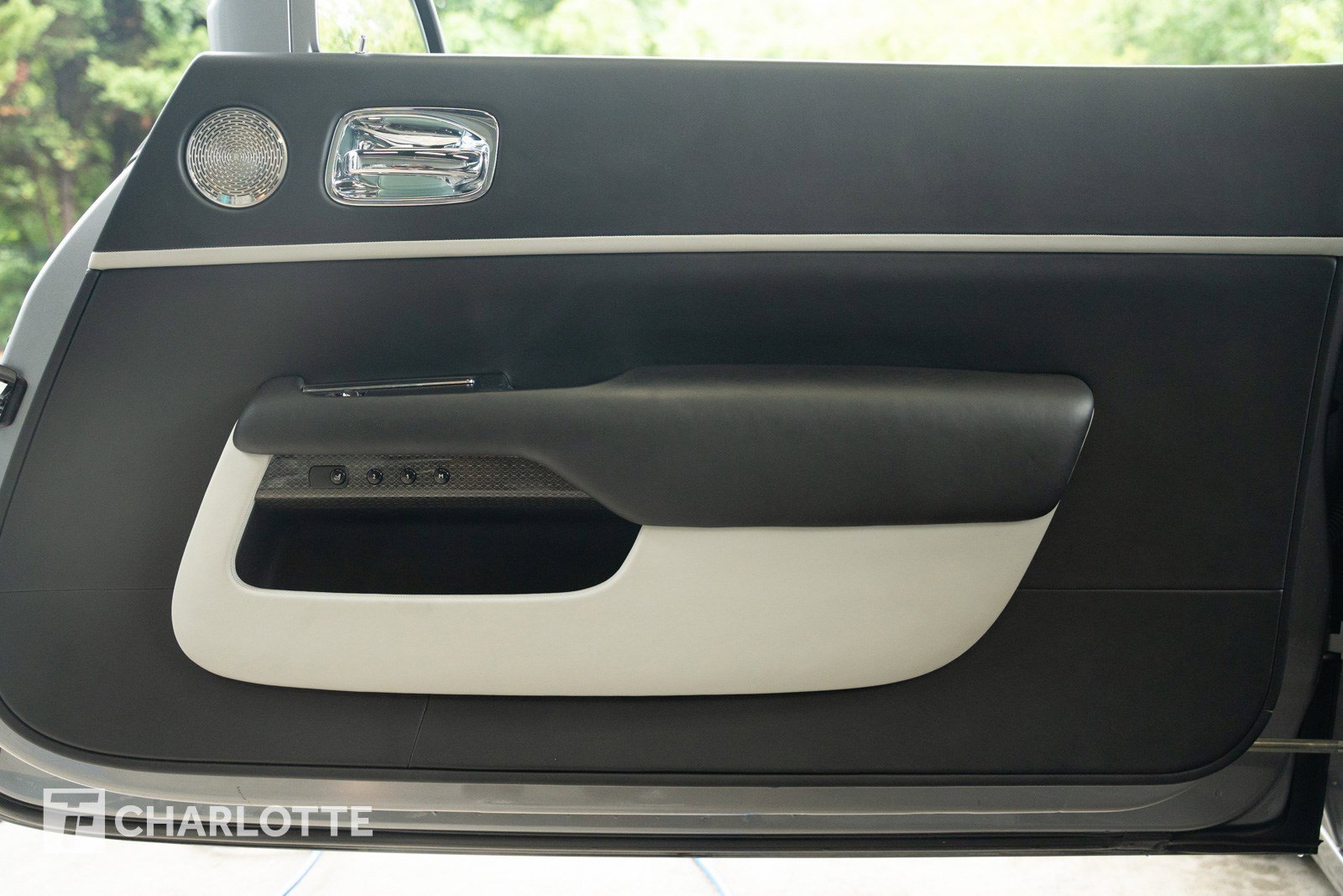 Used 2019 Rolls-Royce Dawn image 31