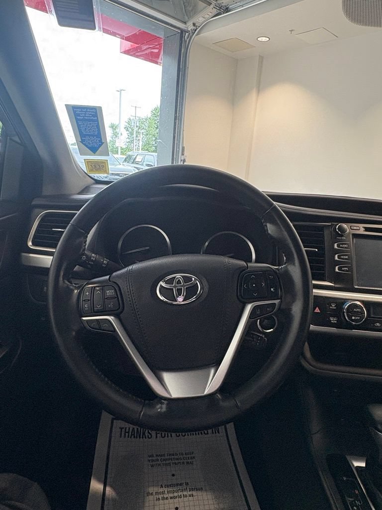 Used 2018 Toyota Highlander XLE AWD/4WD image 12