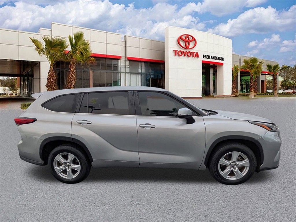 Certified 2023 Toyota Highlander LE image 4