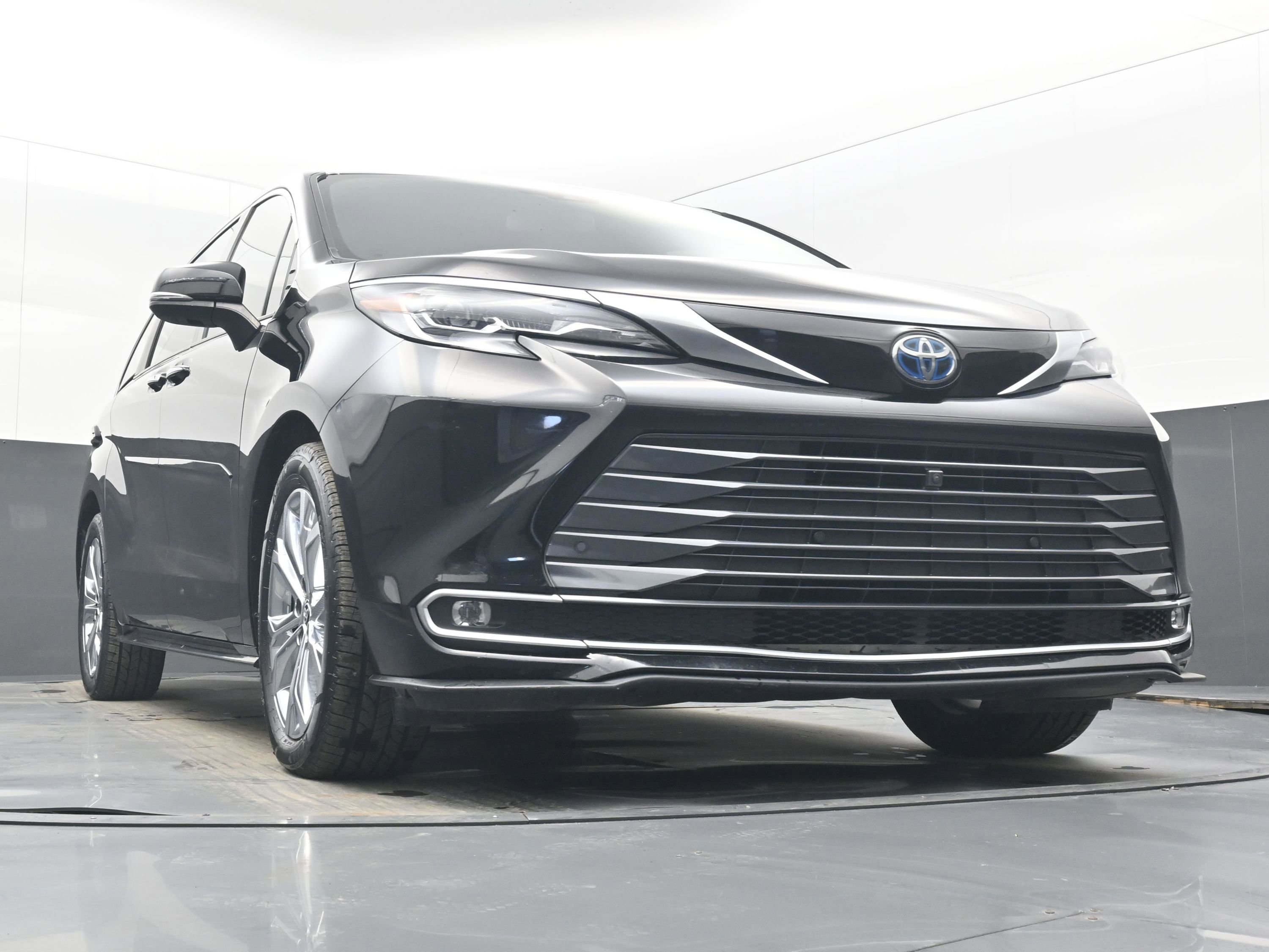 Used 2022 Toyota Sienna Platinum image 26