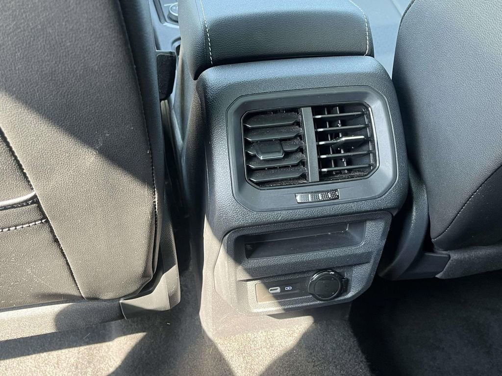 Certified 2023 Volkswagen Tiguan SE w/ Panoramic Sunroof Package image 15
