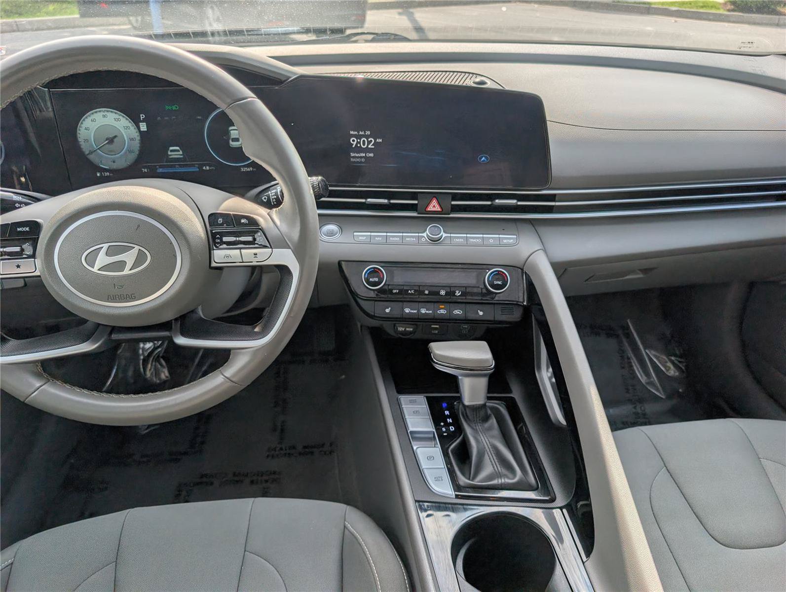 Used 2024 Hyundai Elantra SEL w/ Convenience Package FWD image 16