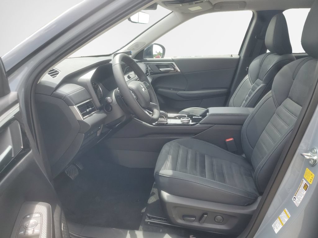 New 2026 Mitsubishi Outlander AWD image 12