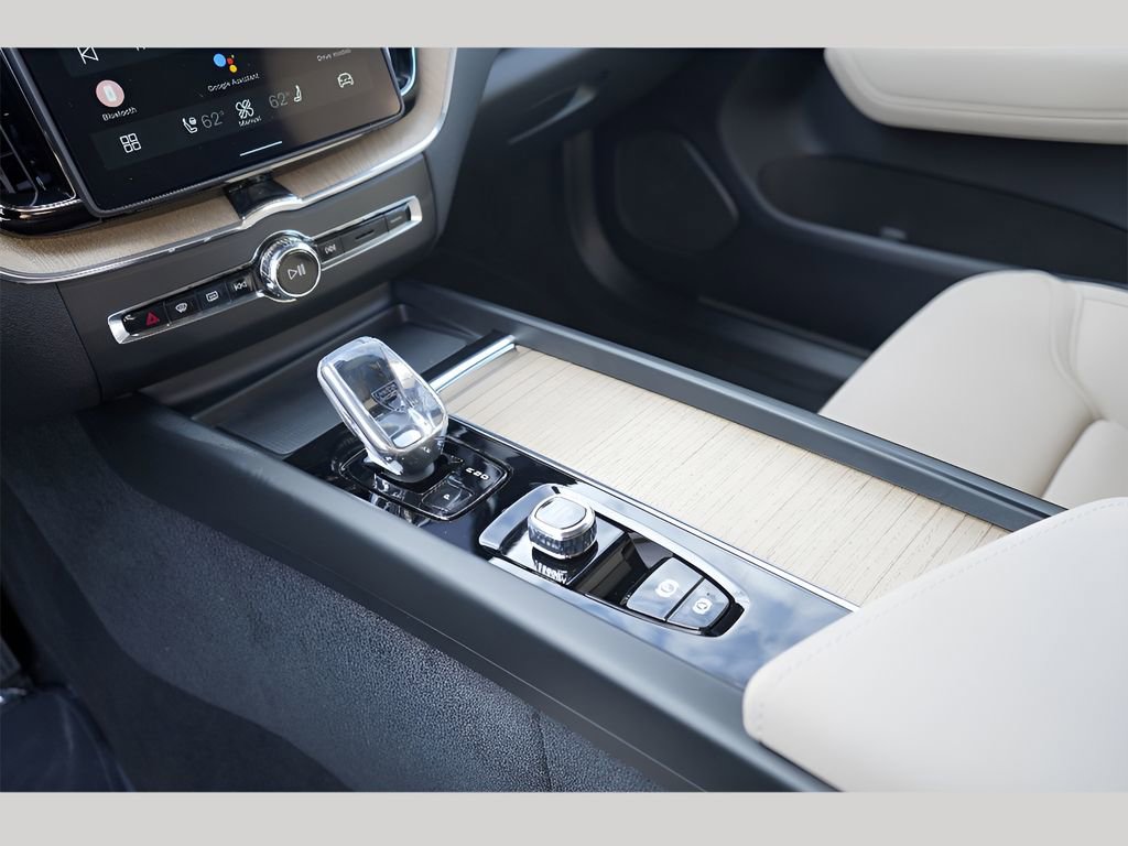 New 2026 Volvo XC60 B5 Plus w/ Protection Package Premier AWD/4WD image 15