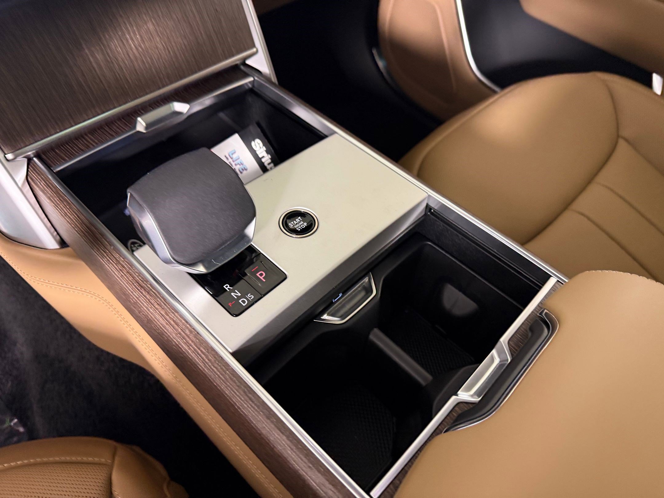 New 2026 Land Rover Range Rover Long Wheelbase SE image 26