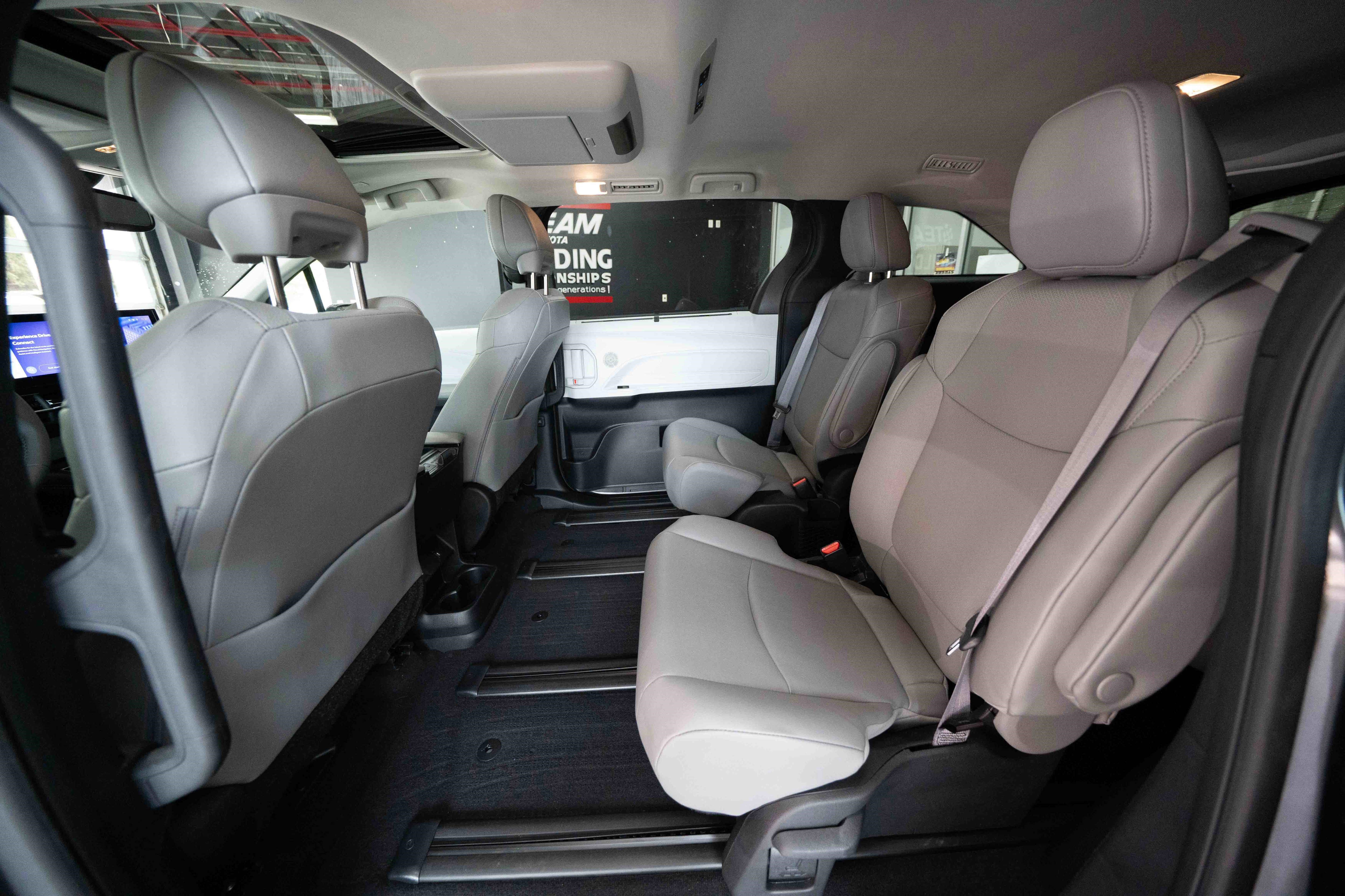 Used 2025 Toyota Sienna XLE w/ XLE Plus Package AWD/4WD image 24