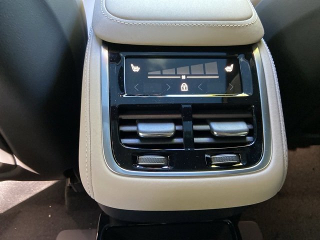 New 2026 Volvo XC90 B6 Ultra image 13