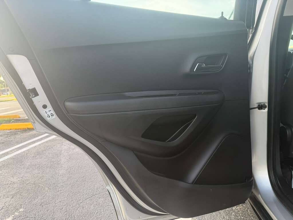 Used 2015 Chevrolet Trax LS FWD image 17