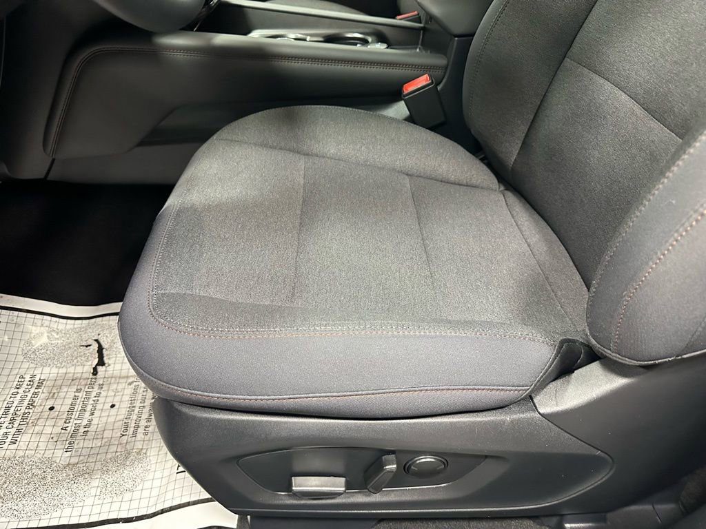 Used 2025 Ford Explorer Active AWD/4WD image 13