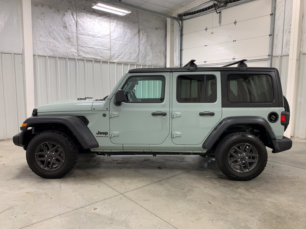 Used 2024 Jeep Wrangler Unlimited Sport AWD/4WD image 14