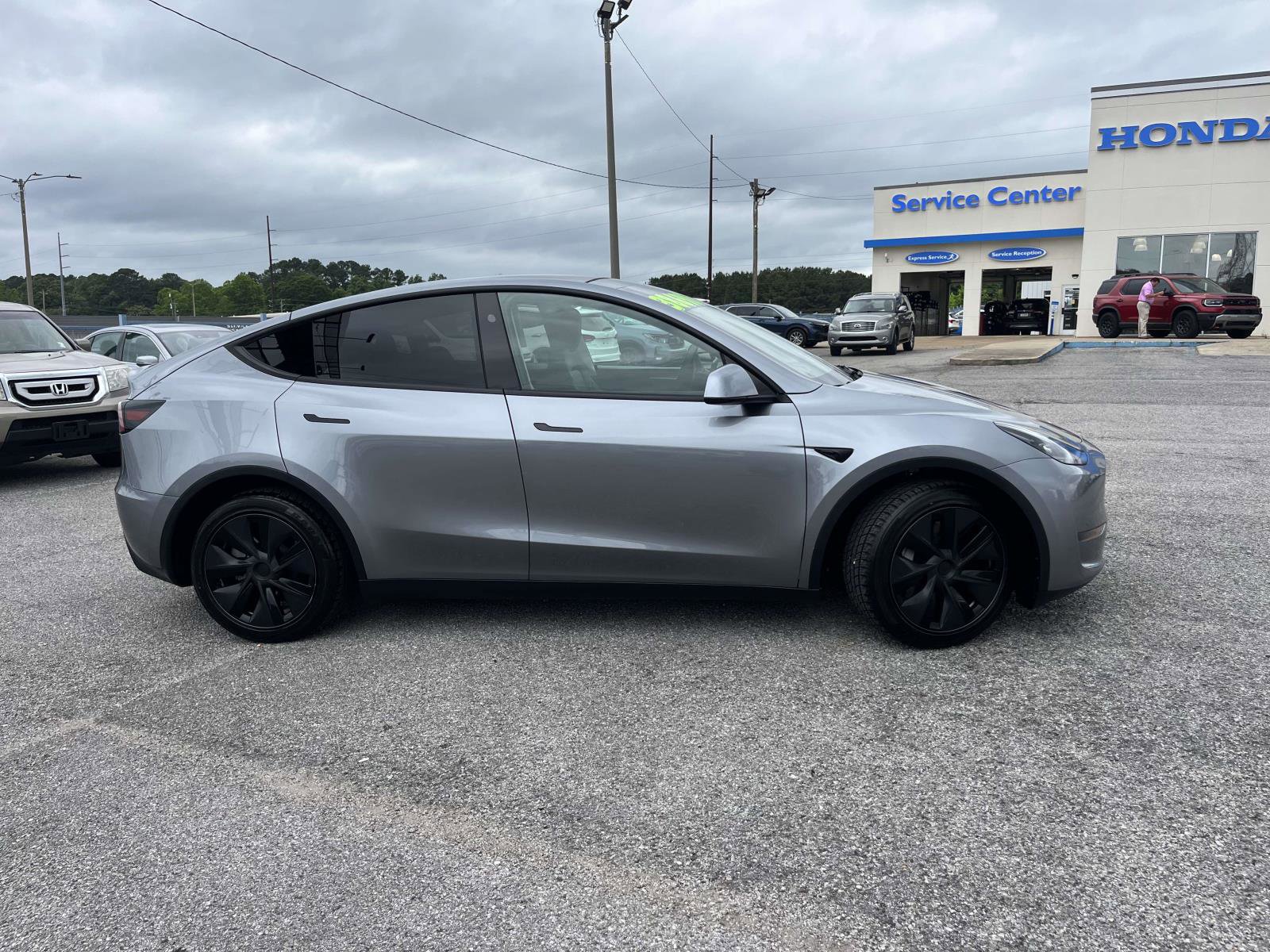 Used 2025 Tesla Model Y Long Range AWD/4WD image 3