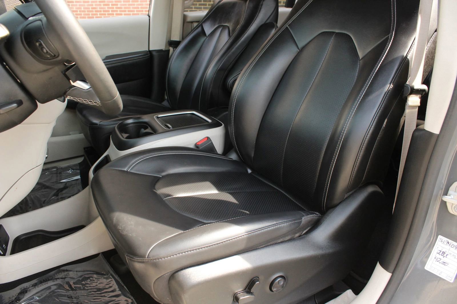Used 2023 Chrysler Pacifica Touring-L FWD image 12