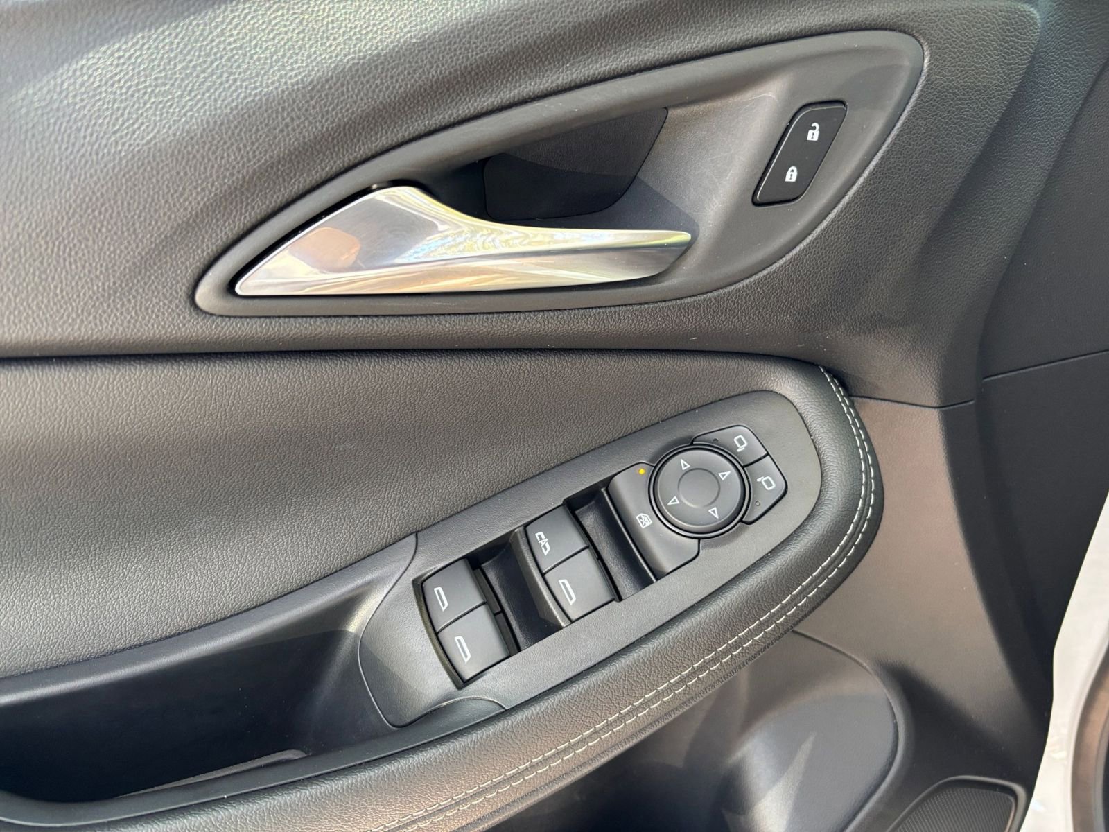 Used 2025 Buick Encore GX Preferred FWD image 18