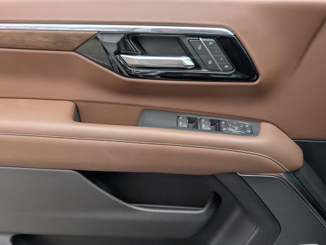 Used 2025 Chevrolet Tahoe High Country image 35
