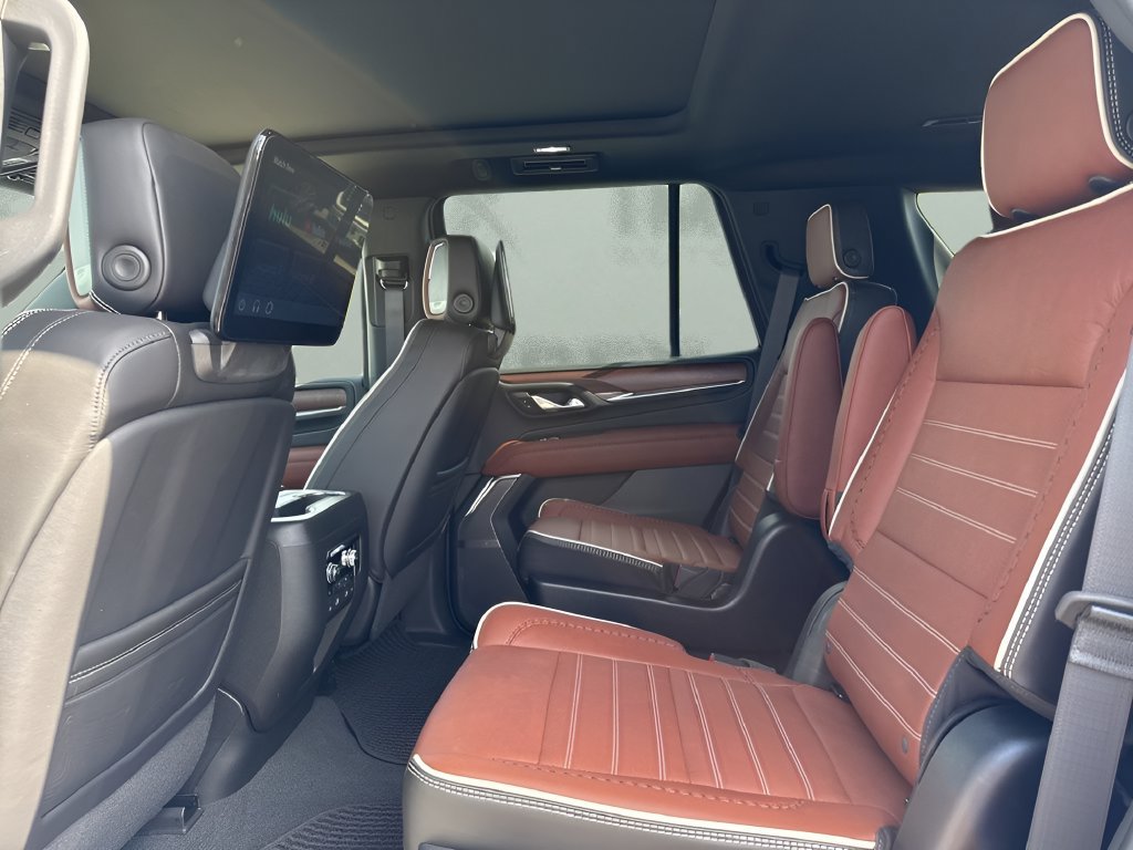 Used 2023 GMC Yukon Denali Ultimate AWD/4WD image 13