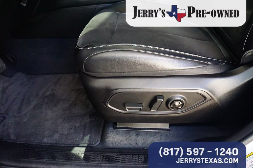Used 2023 Jeep Grand Cherokee L Laredo AWD/4WD image 17
