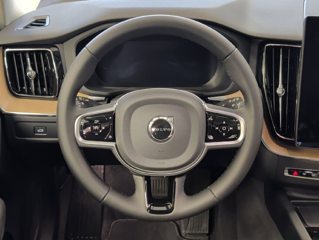 New 2026 Volvo XC60 B5 Plus w/ Protection Package Premier AWD/4WD image 22