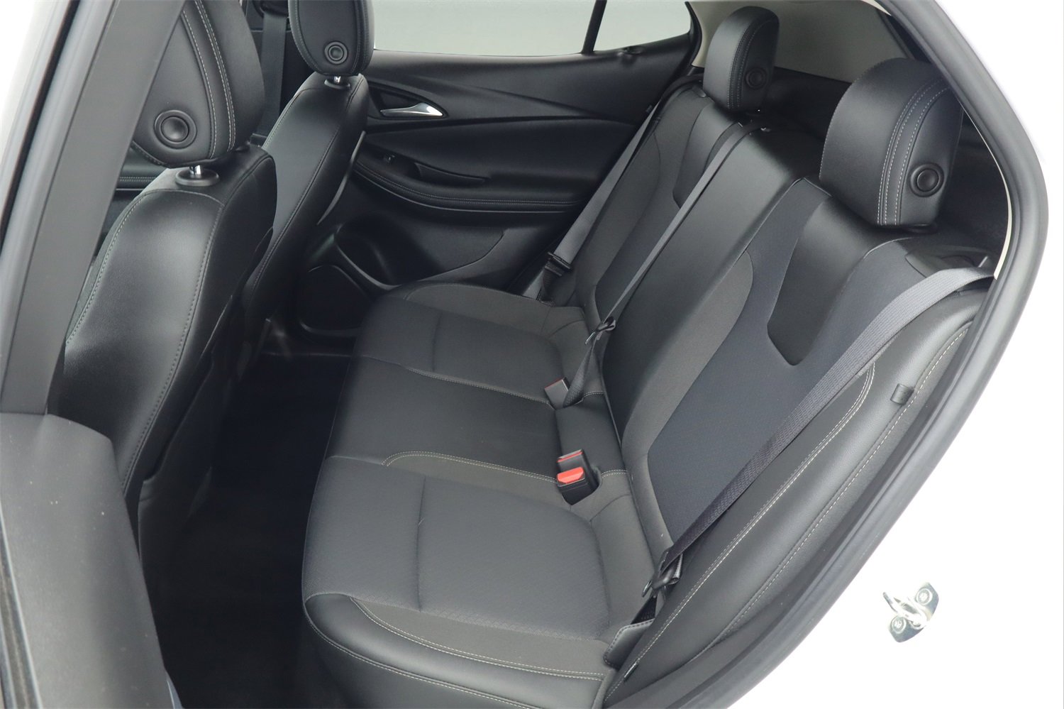 Used 2022 Buick Encore GX Preferred w/ Cold Weather Comfort Package image 19