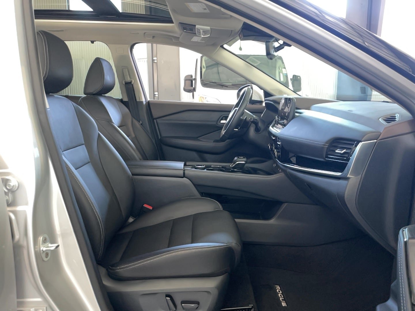 Used 2023 Nissan Rogue SL w/ SL Premium Package AWD/4WD image 19