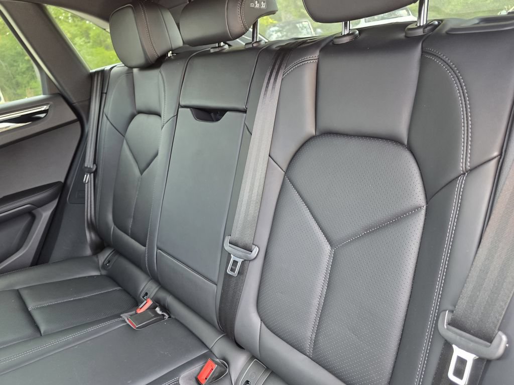 Certified 2026 Porsche Macan AWD/4WD image 28