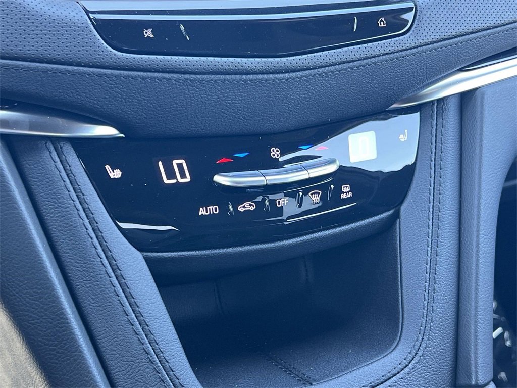 New 2025 Cadillac XT6 Luxury image 19