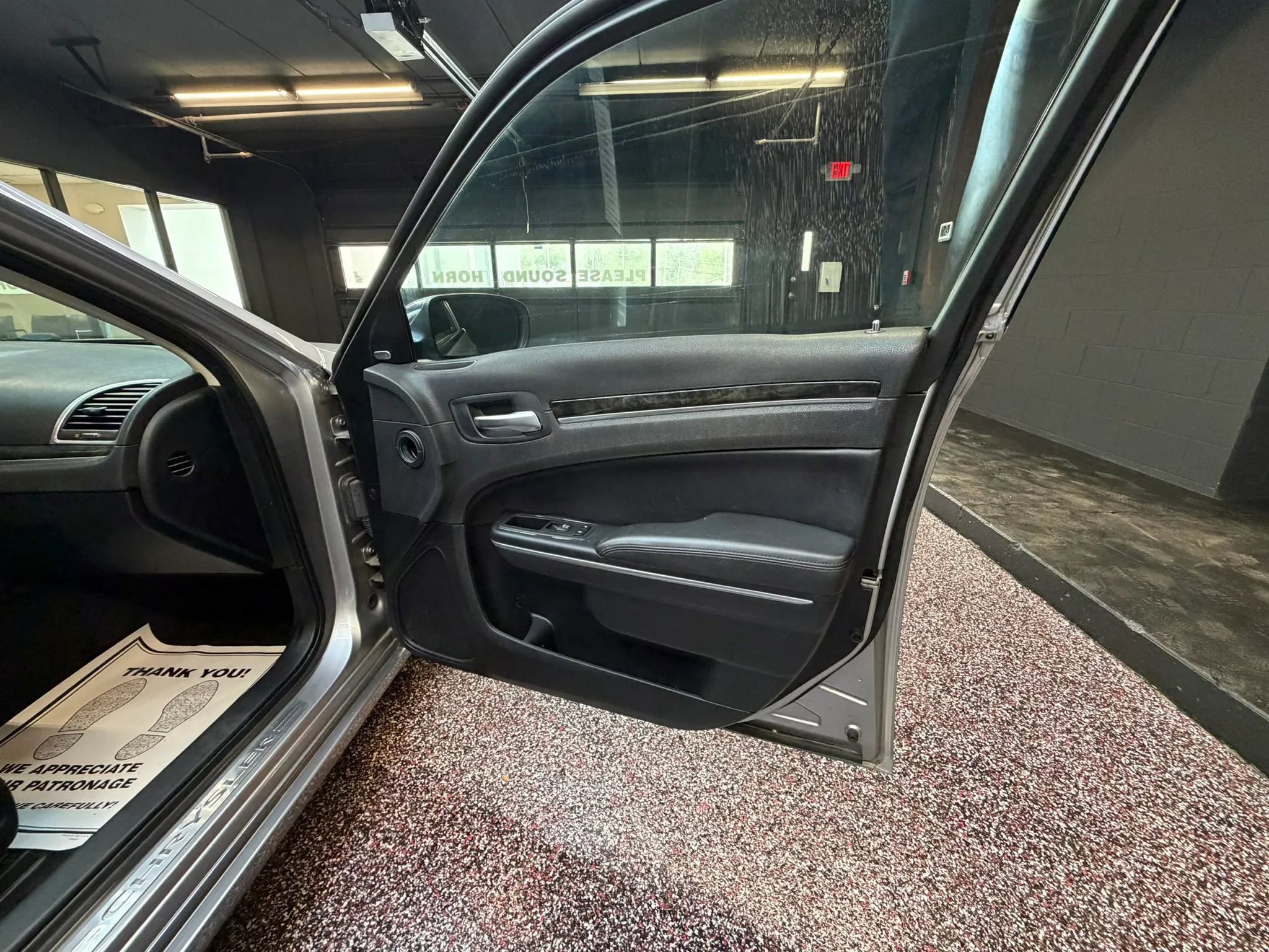 Used 2018 Chrysler 300 Limited RWD image 35