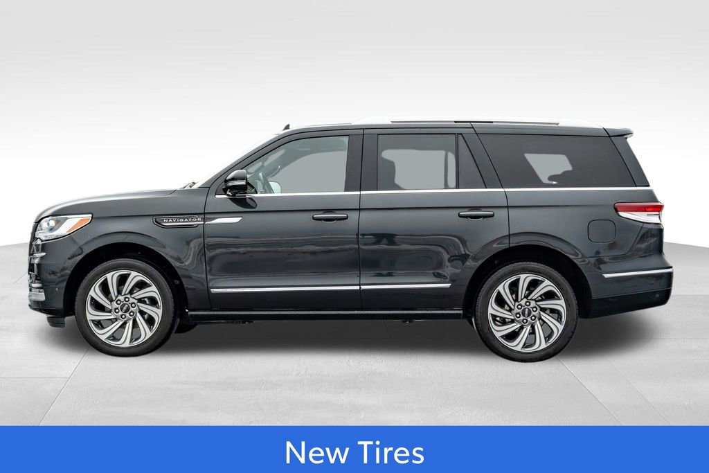 Used 2023 Lincoln Navigator Reserve image 4