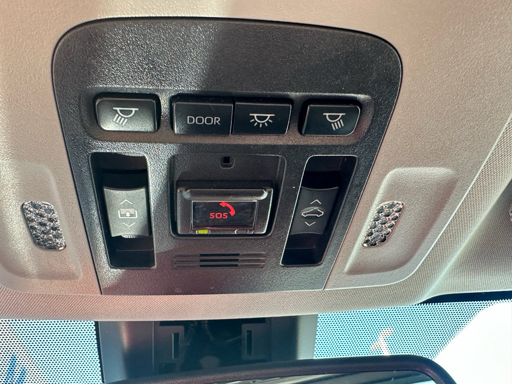 Used 2022 Toyota Camry XSE FWD image 25