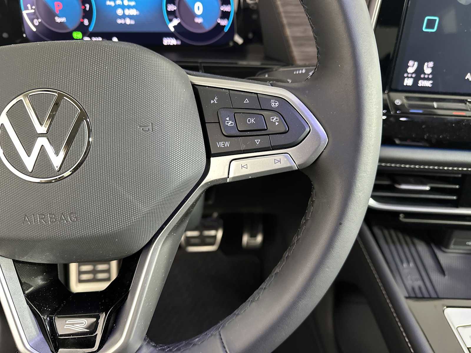 Used 2025 Volkswagen Atlas SEL Premium R-Line image 21