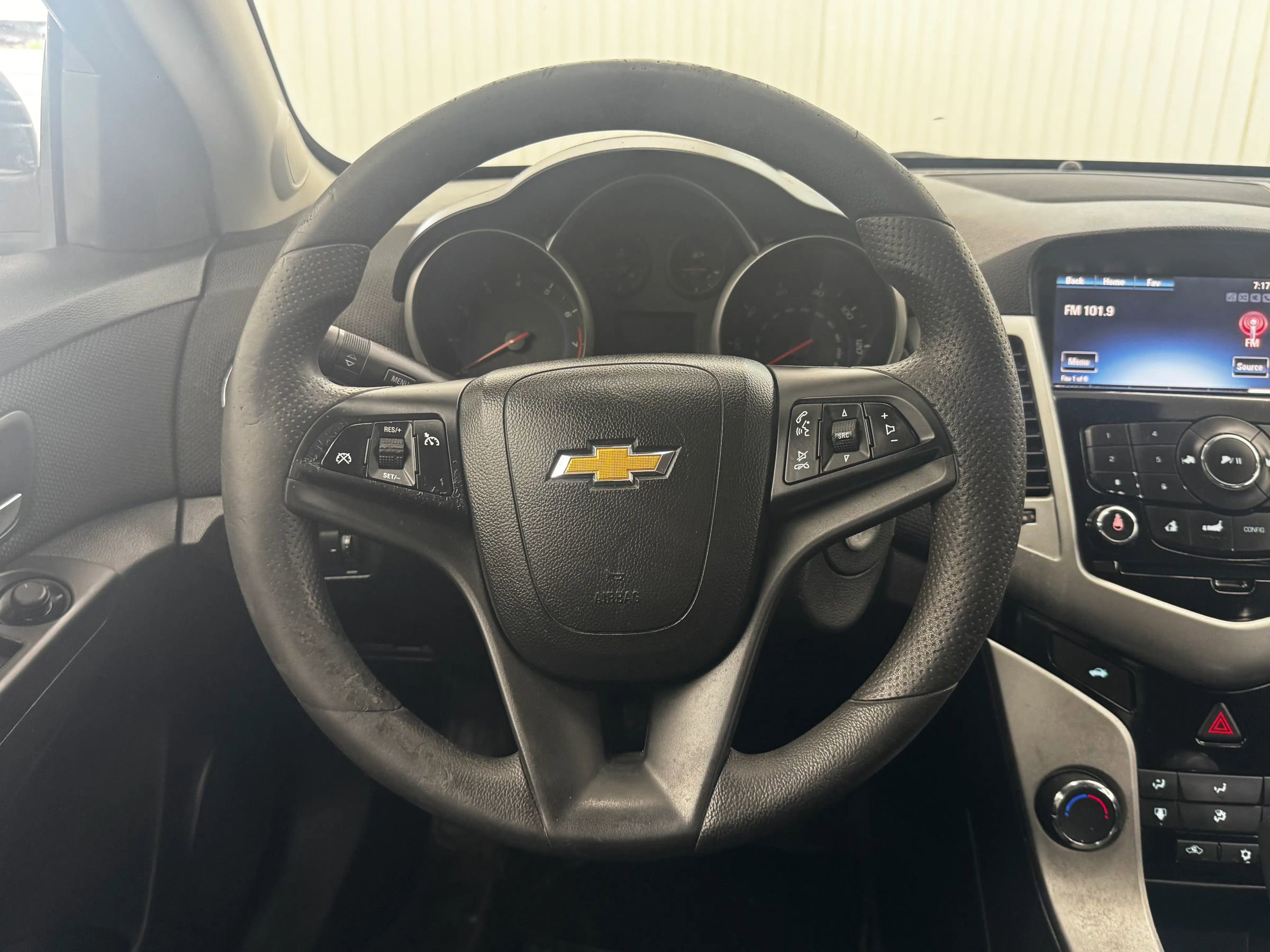 Used 2016 Chevrolet Cruze LT w/ Technology Package image 16